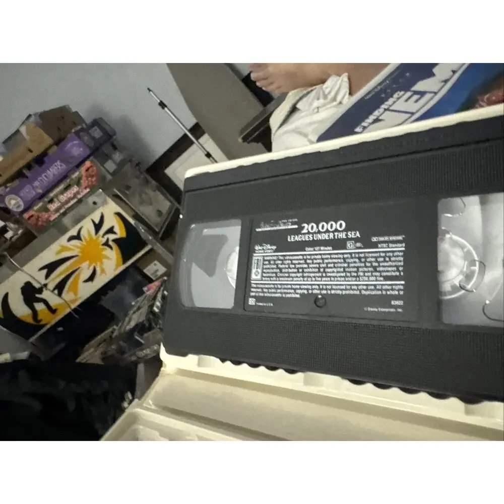 20,000 Leagues Under the Sea VHS Disney Tape Fantastic Adventures VTG Clamshell